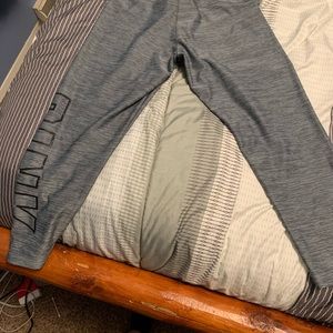 PINK Capri leggings size Medium